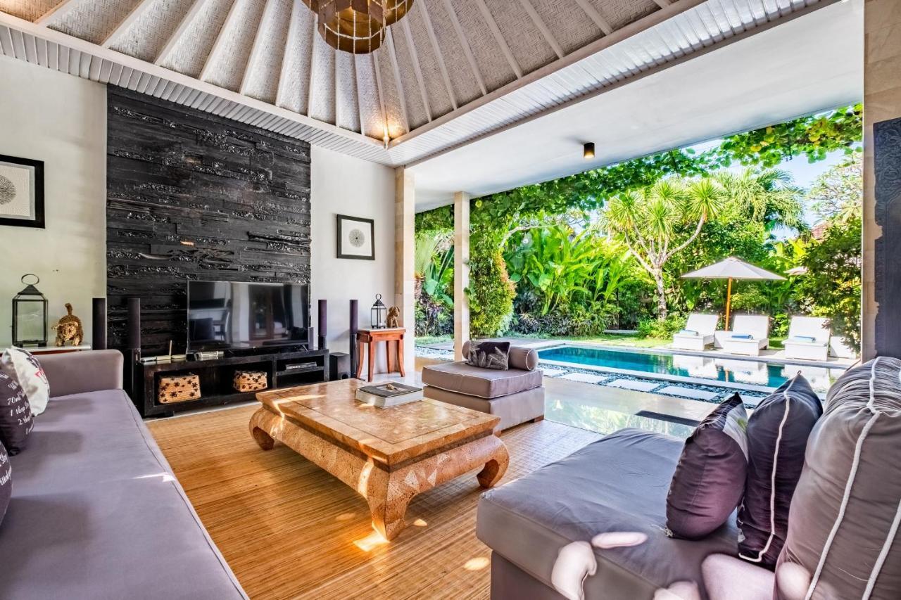 Central Seminyak Villa Martini Exterior photo